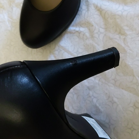 Clarks Adriel Viola Heels Size 9 - Almost New! - Picture 6 of 6